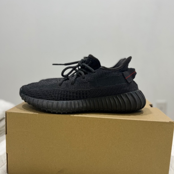 YEEZY BOOST 350 V2 - Authentic & Stylish Sneakers - Picture 2 of 3